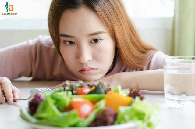 Nhiều người tin rằng nhịn ăn sáng là một cách nhanh chóng để giảm cân